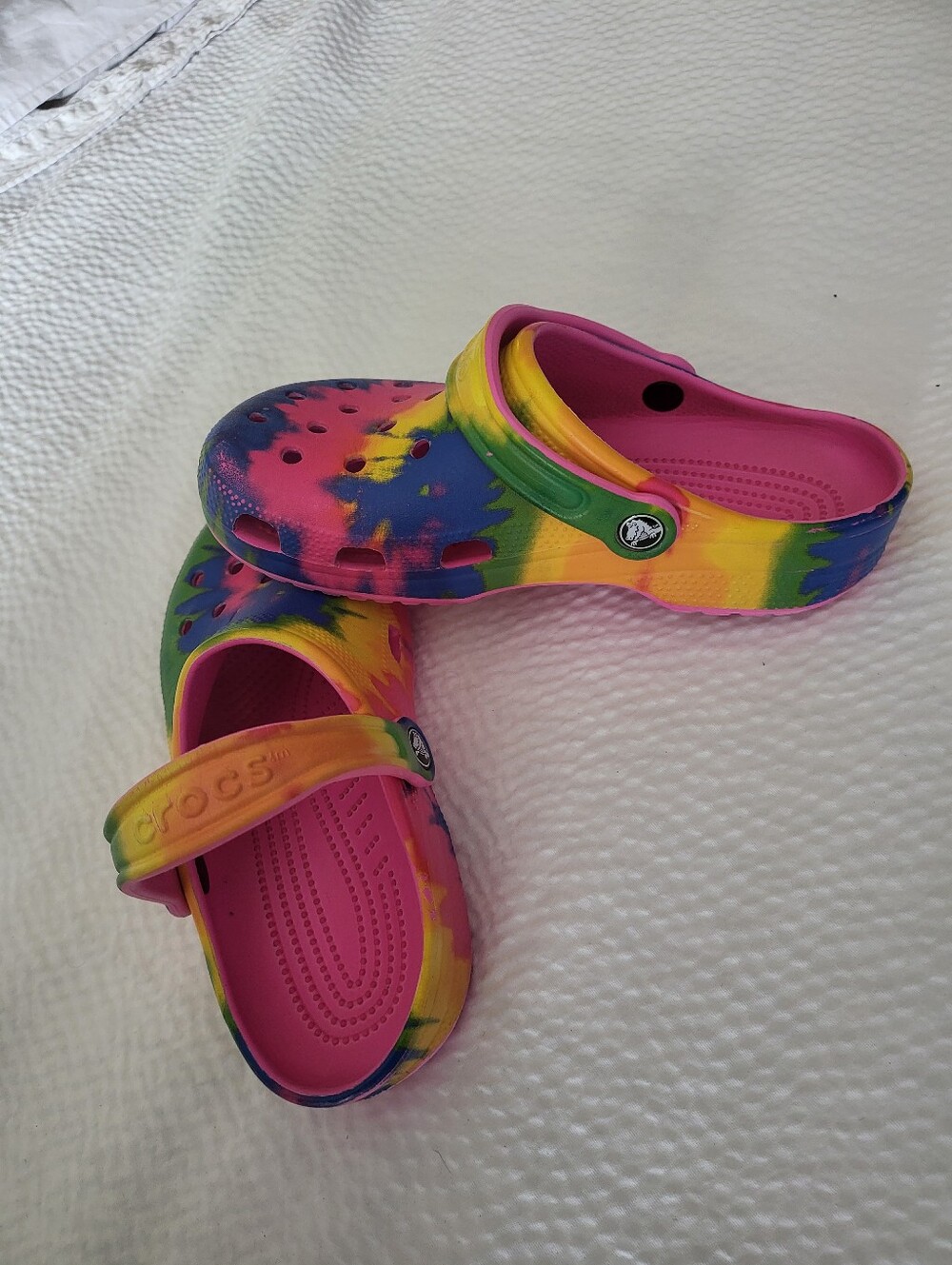 Crocs Tye Dye Pink Rainbow Clogs Men 6 Women's 8 Slip On Strap VERY GOOD!